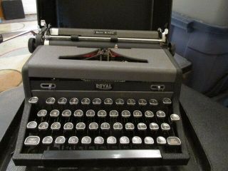 Immaculate Vintage Royal Quiet Deluxe Typewriter W/ Case Hemingway Model?