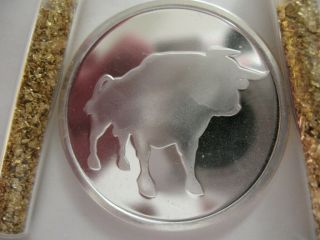 1 - Oz.  Pure.  999 Very Rare Vintage 2009 Silver Bull Coin,  Silver Is Money,  Gold