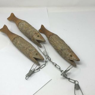 Vtg Hand Carved Set Of 3 Wood Fish On Metal Stringer 11.  5” Fishing Cabin Decor 2