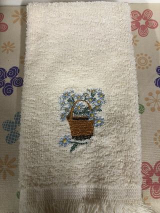 Longaberger Tip Towel - Basket / Daisy