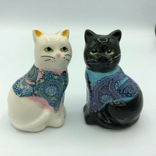 Ceramic Black And White Cat Figurine Salt And Pepper Shakers.
