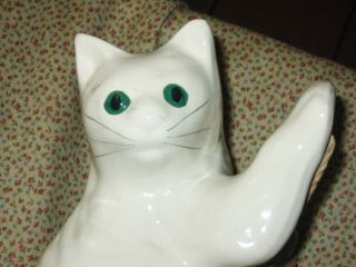 Vtg Camark Art Pottery White Cat Green Eyes 16 " Hanging Wall Tree Roof Climber