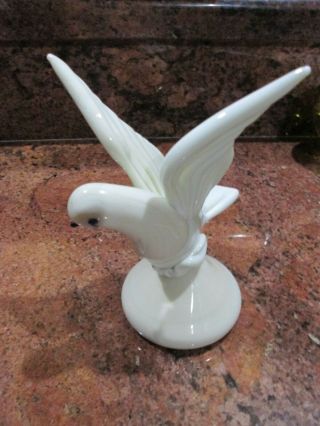 Hand Blown Art Glass White Swirl Glass Bird Dove Open Wings 6.  75 " Tx 5  W X 6 " L