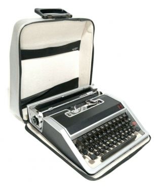 Olivetti Underwood Lettera 33 Portable Typewriter Vintage W Case &