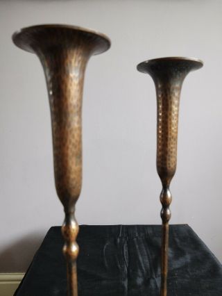 LOVELY ANTIQUE ARTS & CRAFTS TALL FLOOR COPPER CANDLESTICKS.  CIRCA 1899 2