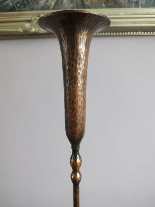 LOVELY ANTIQUE ARTS & CRAFTS TALL FLOOR COPPER CANDLESTICKS.  CIRCA 1899 3