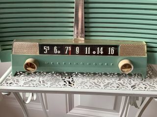 Vintage Westinghouse Green Bakelite Tube Radio Made in USA Model H438T5A 2