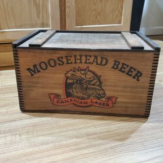 Vintage Moosehead Canadian Lager Beer Wood Crate Checkerboard Lid
