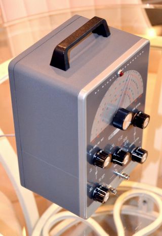 Heathkit IG - 102 RF Signal Generator - - Restored 3