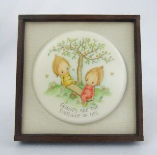 Vintage Betsey Clark 1980 Friends Are The Sunshine Of Life Ceramica Plaque