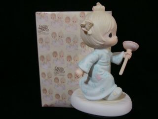 Precious Moments - Girl W/toilet Plunger On A Mission - $85v