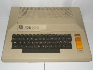 Atari 800 Home Computer Vintage Console & Manuals Ships