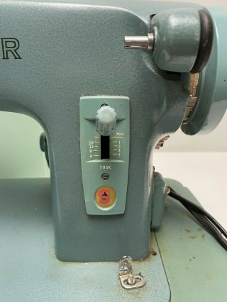 Vintage 285K Singer Sewing Machine In Case Green Runs But Needs 2