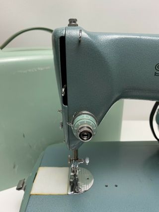 Vintage 285K Singer Sewing Machine In Case Green Runs But Needs 3