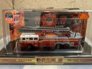 Code 3 Collectibles - Fdny Ladder 37