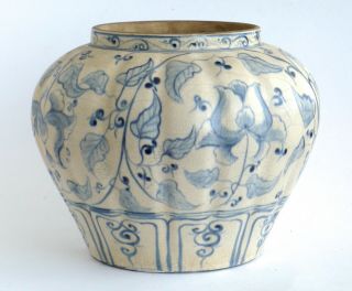 Vintage/antique Oriental Chinese Blue And White Ceramic Pot