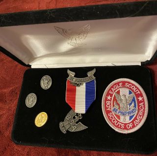 Boy Scout Eagle Scouts Medal Patch Pins Presentation Box / Complete