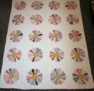 Vintage Beautifully Hand Quilted Dresden Plate Quilt 80 " X 64 "