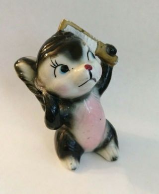 Vintage Skunk Combing Hair Ceramic Figurine Made In Japan