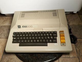 Vintage Atari 800 Home Computer w/Cover 2