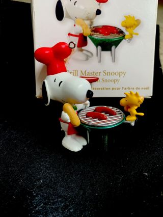 Hallmark Keepsake Ornament - Spotlight On Snoopy - Grill Master Snoopy - 2011