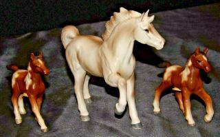 White Horse With W/2 Salt And Pepper Shaker Colts Figurine Aa20 - 2407 Vintage