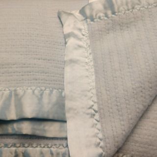 Vintage Acrylic Blanket Satin Nylon Trim 4 Sides Light Blue Soft 108 x 90 USA 3