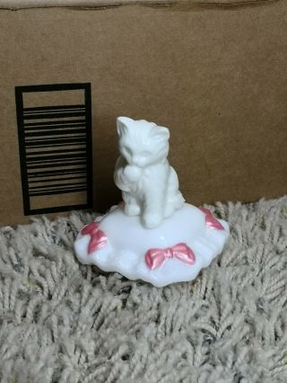 Vintage Avon Cat Sitting On Pillow Bottle Sitting Pretty - White And Pink