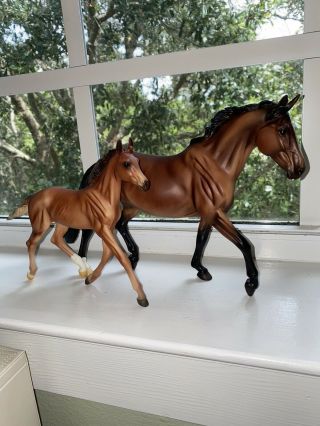 Breyer 1:9 Scale Traditional Mare And Foal “gg Valentine And Heartbreaker”