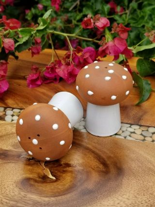 Vintage Stoneware Ceramic Mushroom Salt & Pepper Shakers Retro Classic