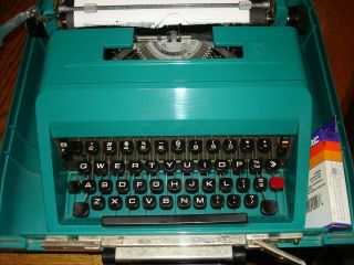Teal Olivetti Studio 45 Vintage Typewriter With Hard Case 3
