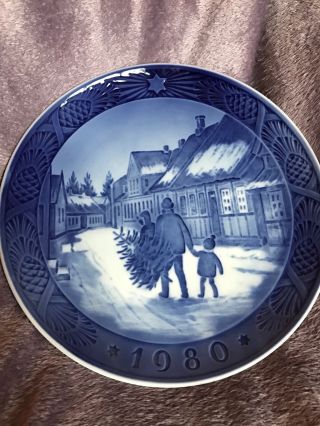 Royal Copenhagen Porcelain Plate - Bringing Home The Christmas Tree 1980