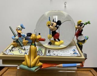 Vtg Walt Disney Sankyo Mickey Mouse March Comic Book Music Box Snowglobe