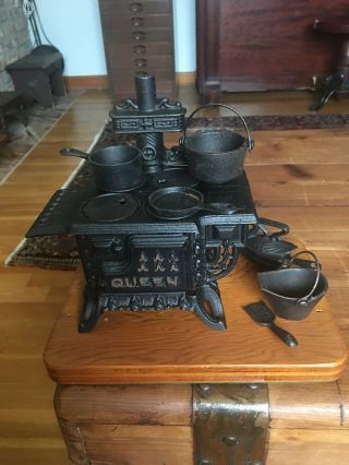 Vintage Queen Black Cast Iron Miniature Pot Belly Coal Stove Complete Set