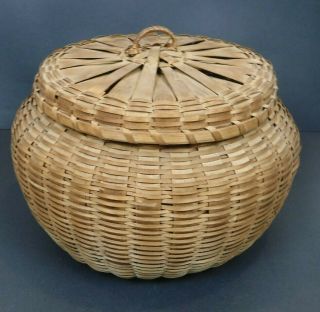 Vintage 1940 ' s Covered Wicker Basket Round with lid top handle Sewing Sweetgrass 2