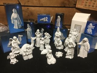 14 Pc Vintage Avon Collectibles White Bisque Porcelain Nativity Scene Figurines