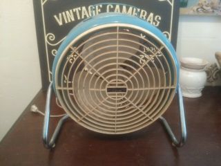 Vintage Windsor Lakewood Retro Mid Century Turquoise Metal Electric Fan