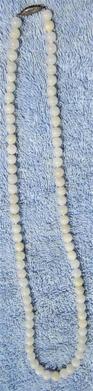 Chinese Vintage White Mutton Fat Jade Bead Necklace With Silver Clasp 59 Grams