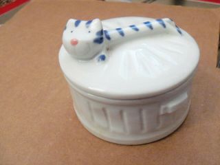 Vintage 3.  75 " Round Porcelain Trinket Box With Cat On Lid - Japan