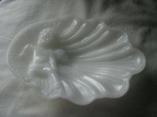Vintage Avon Cherub Angel White Milk Glass Clam Shell Soap Dish