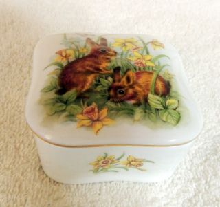 1986 Royal Yarmouth Porcelain Music Box Easter Parade Bunnies Limited Edition