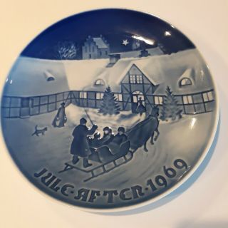 1969 Bing And Grondahl Blue Christmas Plate “arrival Of Christmas Guests”