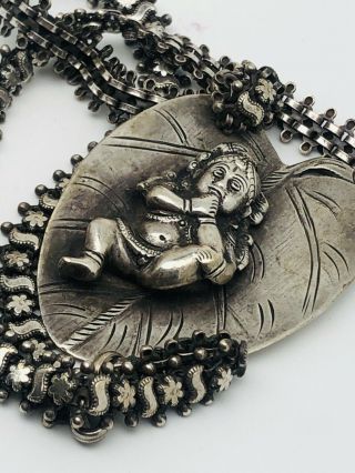 Vintage Sterling Silver Baby Krishna On A Leaf Suckling Toe Necklace 154 Grams