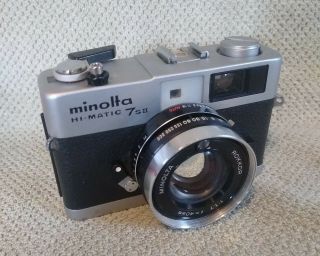 Vtg Minolta Hi - Matic 7s II Film Camera w/Rokker 1:1.  7 f=40mm Lens & Case 2