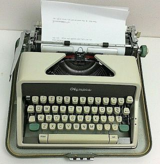 Olympia Typewriter De Luxe Sm7 In Case.  Vintage 1960s.  Serial Number 1915758.