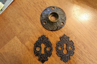 Antique Brass Bronze Rosette With 2 Matching Skeleton Keyhole Backplates B4