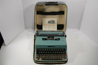 Vintage Olivetti Underwood Lettera 32 Typewriter In Case Made In Italy