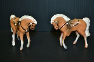 2 Vintage Metal Horse Figurines 2 " &3/8 Tall Cowboy Lay Out Toys Western