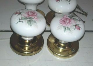 2 PAIRS OF BRASS AND PORCELAIN DOOR KNOBS AND SCREWS.  (PP3) 3