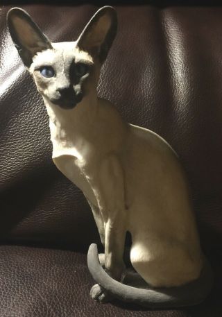 Siamese Cat Figurine By Country Artists.  This Item Matches The Prior Listing